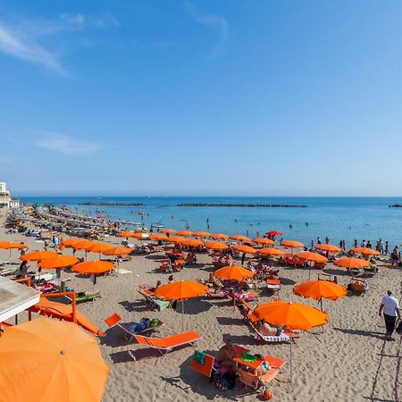 Titty Beach House Santa Marinella Ngoại thất bức ảnh